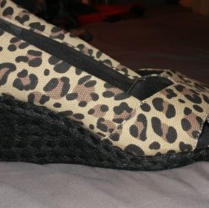 Peep toe wedge- leopard print size 7